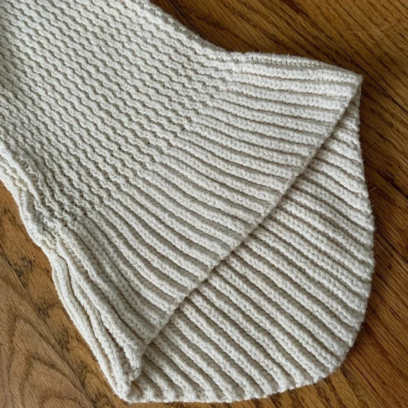 Abercrombie Off the Shoulder Sweater - Picture 4 of 6